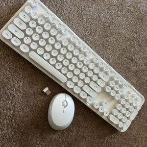 Wireless White Keyboard and Mouse Set